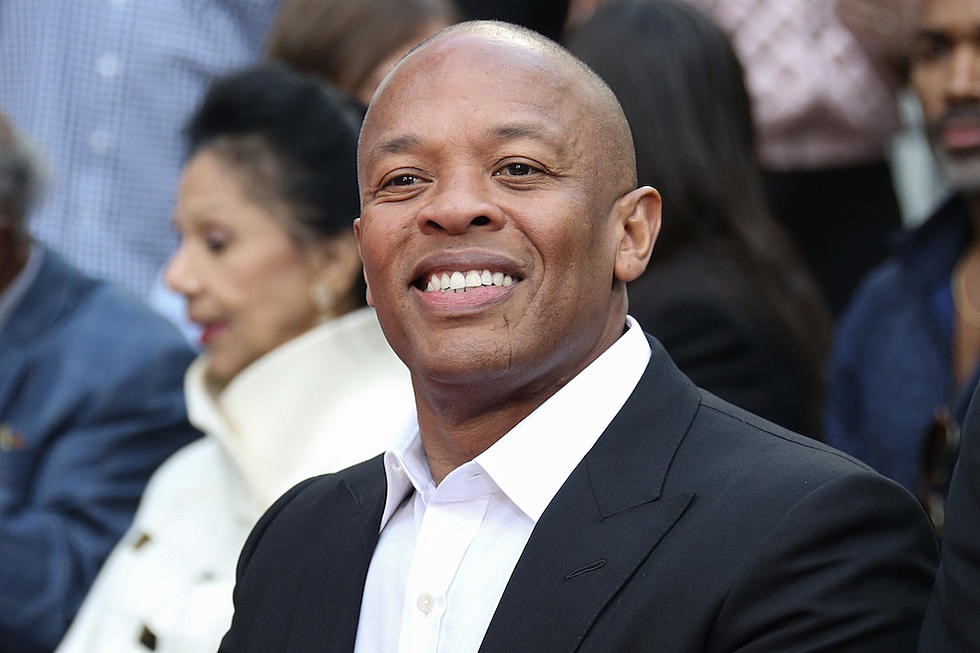 Dr. Dre đứng vị trí thứ nhất. Dù không phát hành album và lưu diễn trong thập kỷ qua nhưng Dr. Dre vẫn thu về tổng tài sản 950 triệu USD nhờ 20% cổ phẩn ở hãng Beats.