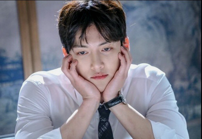 Hơn 15 năm kinh nghiệm trong làng giải trí Ji Chang Wook có một lượng fan đông đảo nhờ vẻ đẹp nam thần và thực lực diễn xuất - Ảnh : Mọt phim