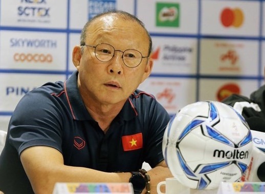 HLV Park Hang-seo và các học trò đang có thành tích toàn thắng ở SEA Games 30. Ảnh: VFF