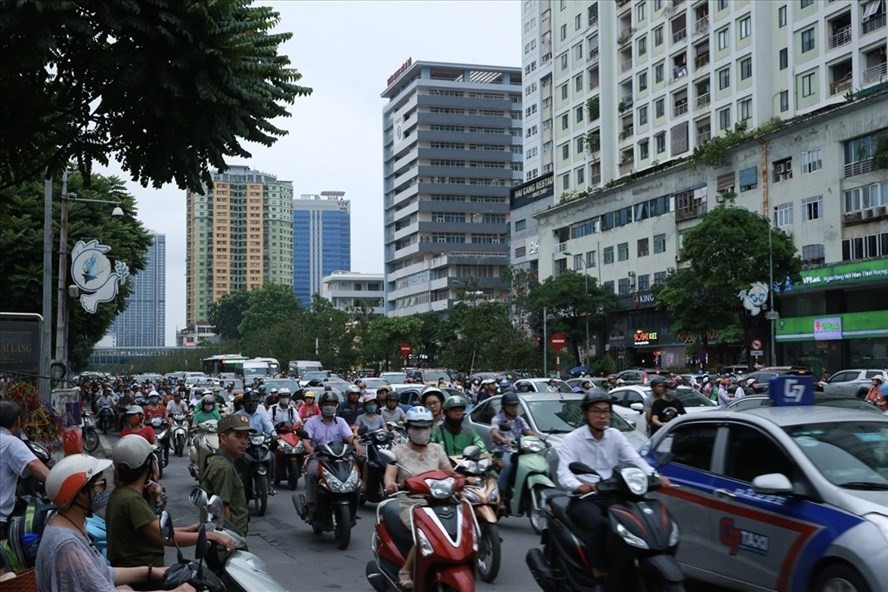 Hà Nội tắc nghẽn giờ cao điểm. Ảnh: Hải Nguyễn.