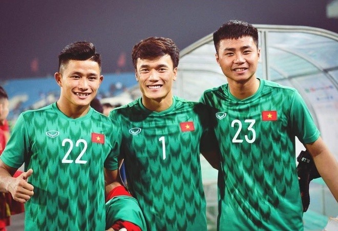 Thủ môn Văn Toản (bìa phải) đã có trận đấu ổn định. Ảnh: Instagram