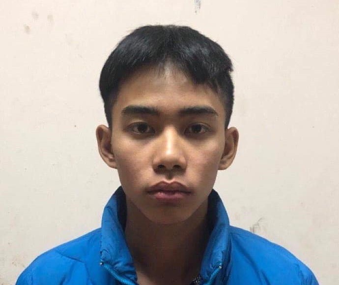 2 đối tượng Bùi Việt Hà (sinh năm 2003, trú tại Ngọc Lâm, Long Biên) và Văn Đình Hiếu (sinh năm 2002, trú tại tổ 5, phường Cổ Nhuế 2, Bắc Từ Liêm). Ảnh: CACC.