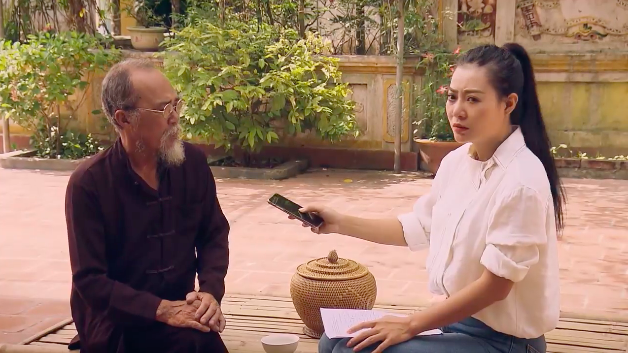 Nhà báo Hoàng Ngân tìm về xã Giang Kim để lắng nghe tâm tư nguyện vọng của người dân. Ảnh: CMH.