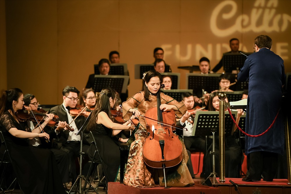 Nữ nghệ sĩ Cello Đinh Hoài Xuân thăng hoa