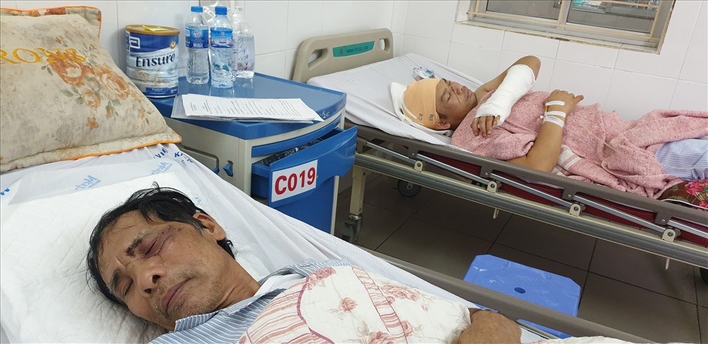 Bố con anh Đỗ Văn Trường bị thương nặng, phải điều trị tại Bệnh viện đa khoa Kiến An.