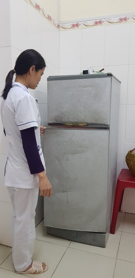 Chiếc tủ lạnh đựng 6 cốc trà sữa được bỏ chất độc cực độc xyanua
