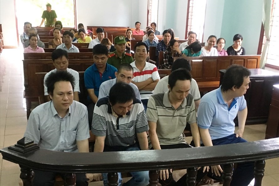 Các bị cáo trong đường dây thanh tra giao thông nhận hối lộ tại phiên tòa phúc thẩm diễn ra vào năm 2017