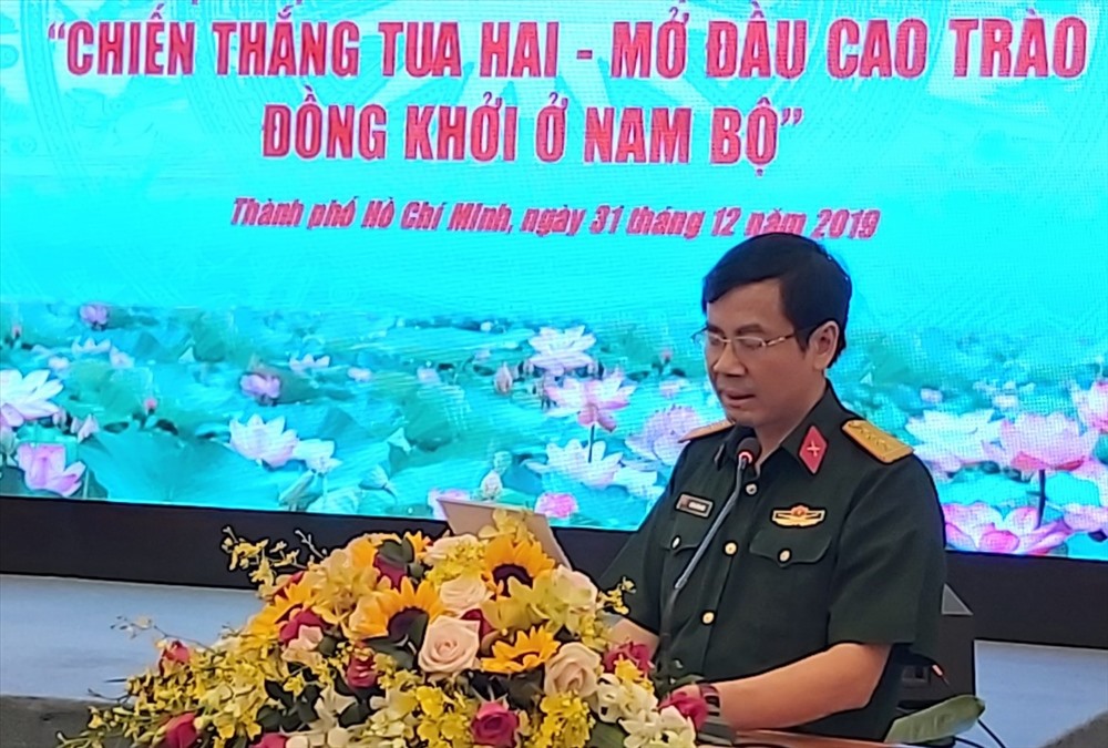 Đại tá, Phó Giáo sư, Tiến sĩ Dương Hồng Anh, giới thiệu về hội thảo tại buổi họp báo. Ảnh Nam Dương