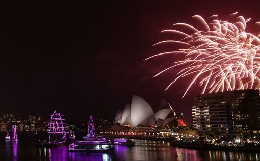 Sydney, Australia vẫn quyết định bắn pháo hoa cho dù các trận cháy rừng vẫn xảy ra. Ảnh: Getty