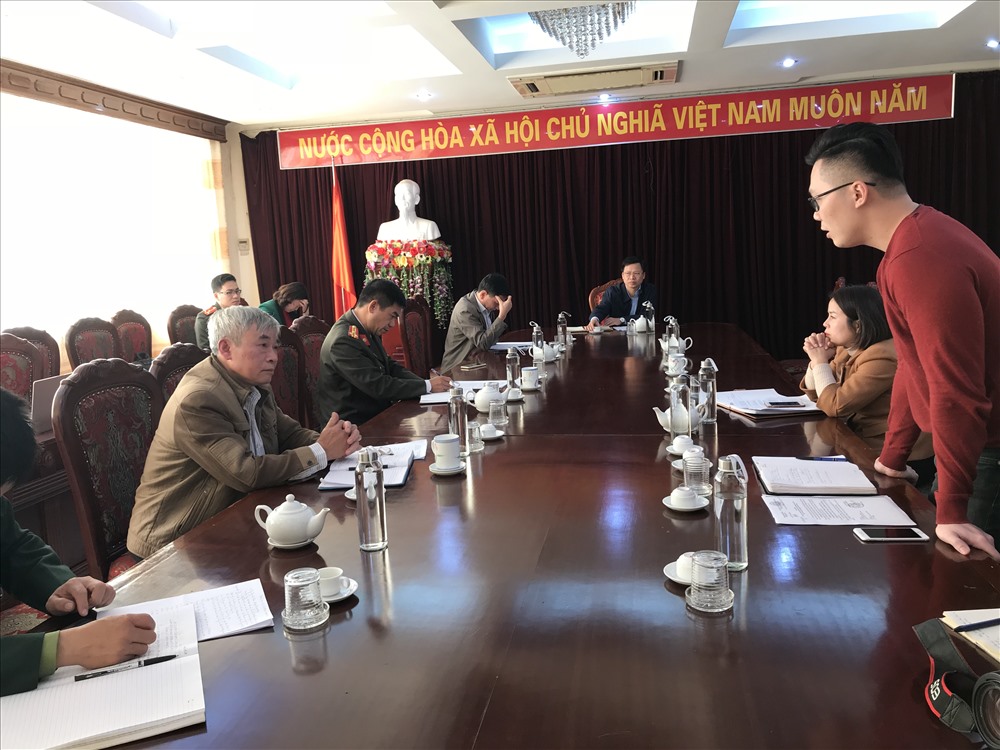 Đại diện các cơ quan chức năng tại cuộc họp khẩn. Ảnh: Tâm Am