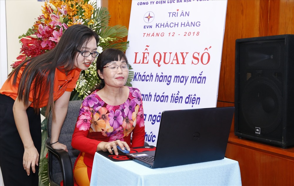 Hướng dẫn khách hàng quay số trúng thưởng trong chương trình Tri ân khách hàng