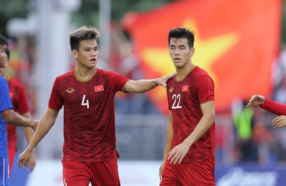 U22 Việt Nam chơi sòng phẳng với U22 Thái Lan trong 45 phút đầu tiên. Ảnh: D.P
