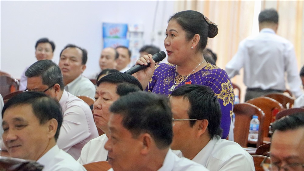 Các đại biểu đặt câu hỏi tại phiên chất vấn