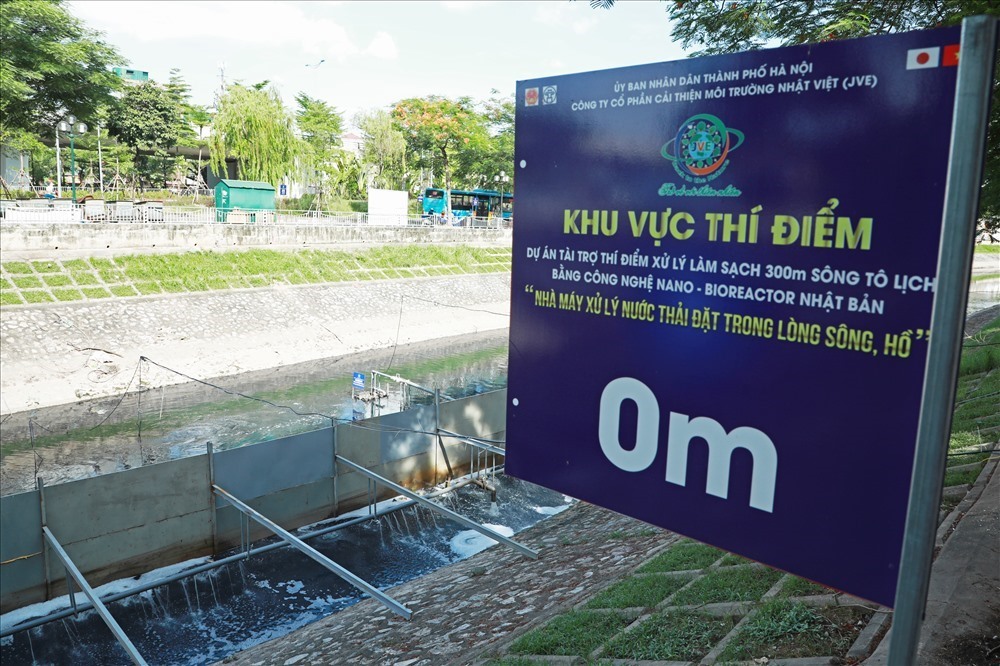 Khu vực thí điểm làm sạch một đoạn sông Tô Lịch. Ảnh: PV
