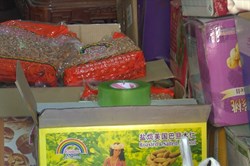 Vụ hơn 100 tấn dược liệu nghi nhập lậu: Thùng hàng toàn chữ Trung Quốc