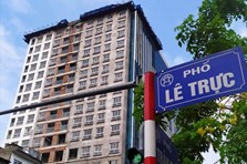 Infographic: 4 năm chậm trễ xử lý cao ốc vượt tầng 8B Lê Trực