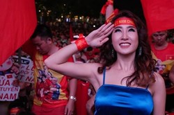Việt Nam thắng Campuchia: CĐV hết lời tán thưởng thầy Park