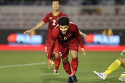 Xem màn trình diễn "10 điểm" của Hà Đức Chinh tại bán kết SEA Games 30