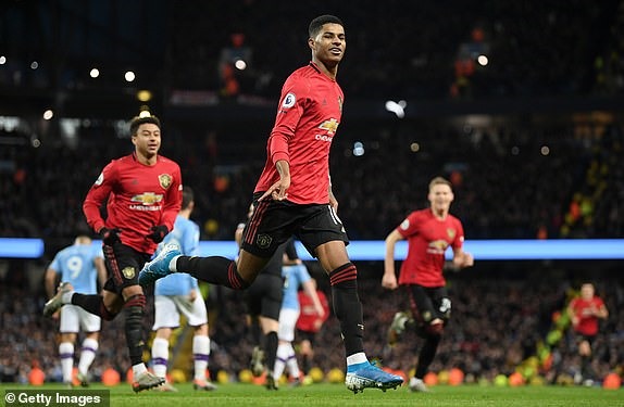 Tình huống mở điểm của Rashford. Ảnh: Getty & Reuters.