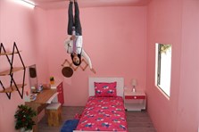 Ngỡ ngàng, thích thú bước vào “thế giới lộn ngược”