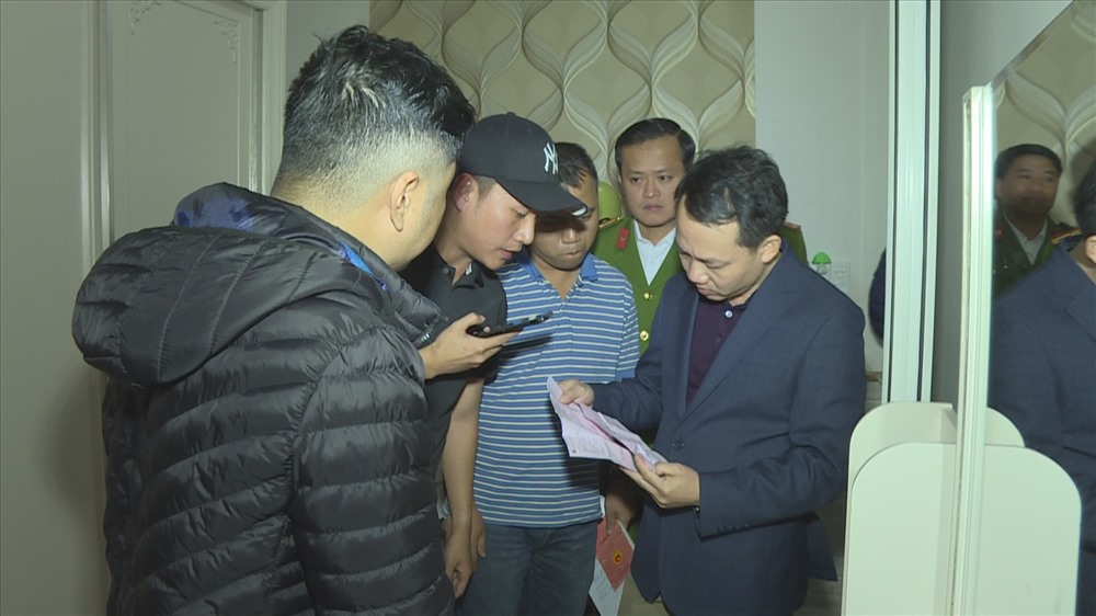 Lực lượng chức năng truy quyét thành công một loạt tụ điểm ghi số đề ở trung tâm TP.Buôn Ma Thuột. Ảnh; P.V
