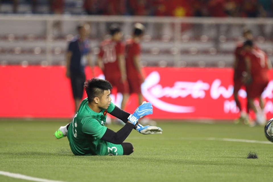 Cú đẩy penalty cừ khôi đó của Văn Toản đã đẩy đi mọi áp lực và chỉ trích khi anh đã mắc những sai lầm tai hại ở trận đấu với U22 Thái Lan. Ảnh: D.P