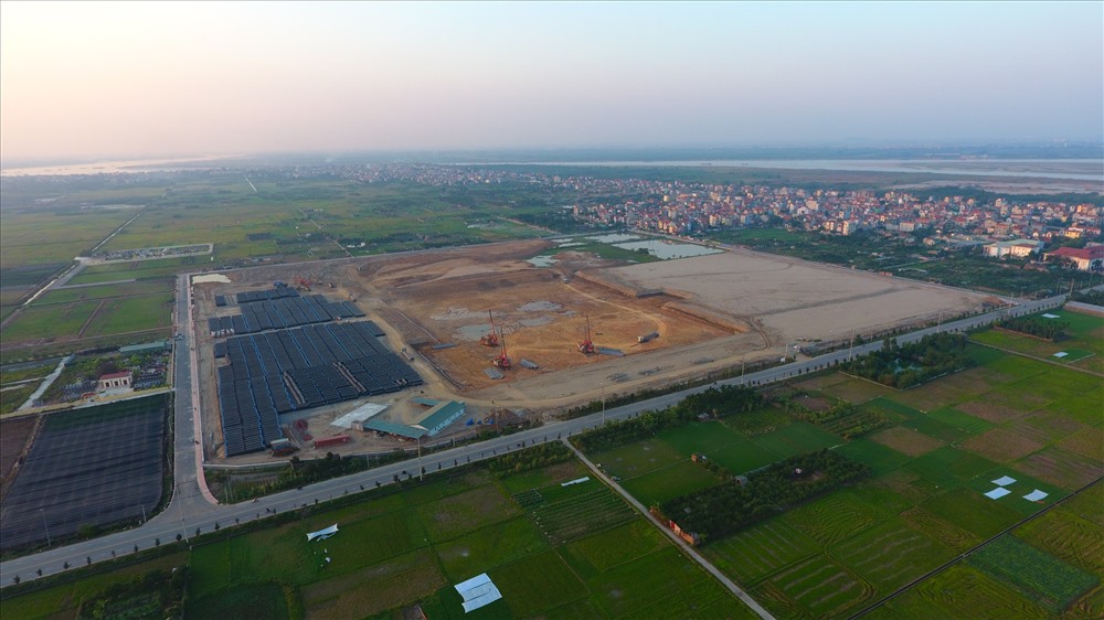Dự án xây dựng Nhà máy nước mặt sông Hồng có công suất 300.000m3 nước/ngày đêm. Theo kế hoạch thì giai đoạn 1 sẽ hoàn thành vào cuối 2018 và 2020 sẽ hoàn thành giai đoạn 2. Song đến nay, tiến độ của dự án ở hầu hết các khâu đều đang bị chậm.