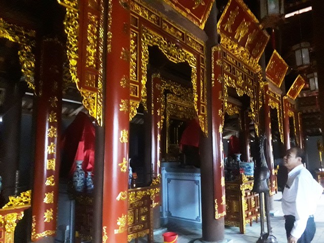 Nội thất, trang trí bên trong nhà Đại bái.