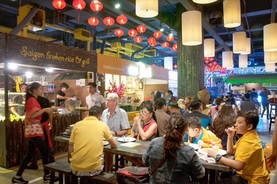 Sense Market thu hút một lượng khách quốc tế rất lớn đến ăn uống nhờ món ăn phong phú với giá mềm và giá niêm yết rõ ràng. Sense Market thu hút một lượng khách quốc tế rất lớn đến ăn uống nhờ món ăn phong phú với giá mềm và giá niêm yết rõ ràng.