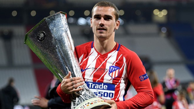 Chiếc cúp vô địch Europa League 2017/2018 là danh hiệu lớn nhất Griezmann có được cùng Atletico Madrid. Ảnh: Beinsport.