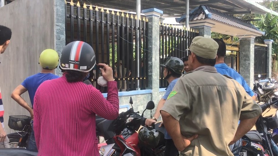 Công an đang phong tỏa khám nghiệm hiện trường. Công an đang phong tỏa khám nghiệm hiện trường.