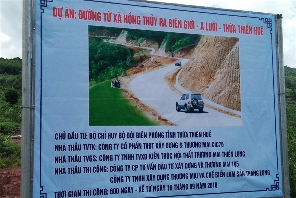 Biên phòng tỉnh Thừa Thiên Huế làm chủ đầu tư con đường vào khu vực tranh chấp địa giới hành chính. Ảnh: Hưng Thơ.