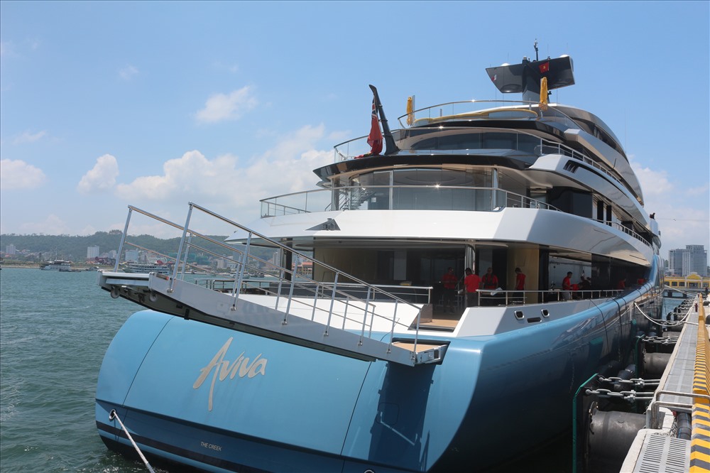 Siêu du thuyền 150 triệu USD dự kiến sẽ lưu lại tại vịnh Hạ Long đến 20.5.2019. Ảnh: Nguyễn Hùng