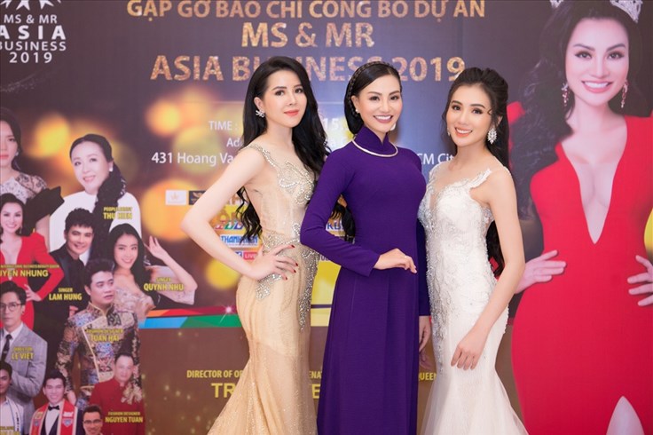Ngọc Hân, Lý Nhã Kỳ làm giám khảo cuộc thi sắc đẹp dành cho doanh nhân Ngọc Hân, Lý Nhã Kỳ làm giám khảo cuộc thi sắc đẹp dành cho doanh nhân