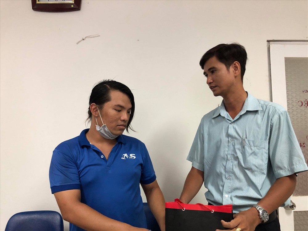 Anh Hiền nhận được nhiều lời khen ngợi với hành động khi trả lại số tiền cho một người nước ngoài thuê căn hộ ở chung cư này.