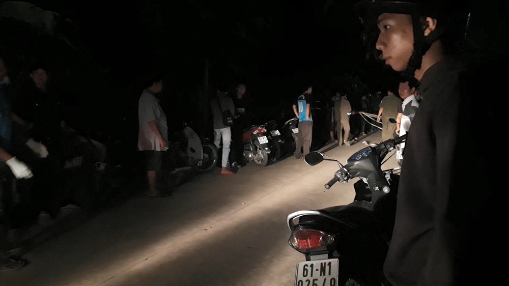 Ngay sau đó, đại tá Trần Văn Chính – Phó GĐ Công an tỉnh Bình Dương trực tiếp xuống hiện trường vụ việc.