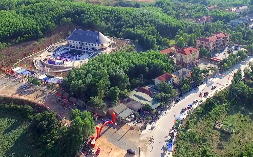 Nhà văn hóa truyền thống đồng bào Vân Kiều, Pa Cô - nơi diễn ra nhiều hoạt động của lễ hội văn hóa thể thao, du lịch các dân tộc huyện Đakrông lần thứ 2. Ảnh: Lê Trường.
