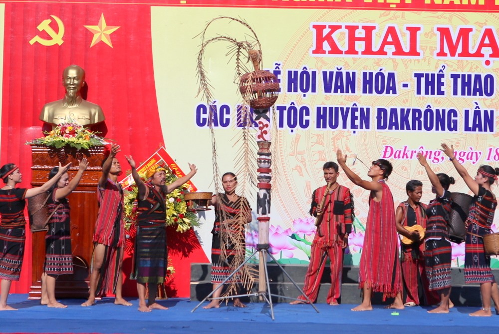 Một tiết mục nghệ thuật đặc sắc của đồng bào thiểu số Vân Kiều - Pa Cô. Ảnh: Hưng Thơ.