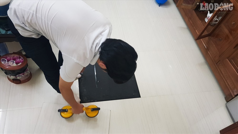 Mỗi gia đình đều xây hoặc mua bể lọc đặt trong nhà vì lo nguồn nước không đảm bảo.