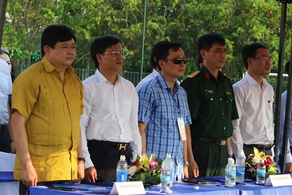 Các đại biểu tham dự lễ khai mạc