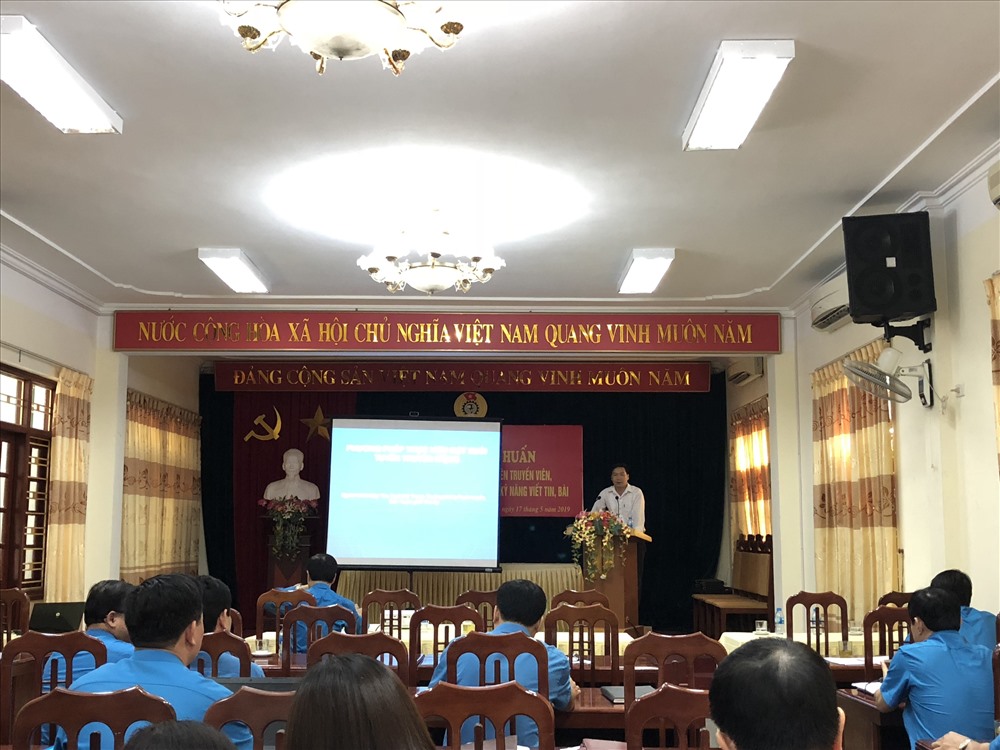 Các đại biểu được tập huấn, nâng cao kỹ năng nắm bắt dư luận xã hội, tuyên truyền miệng và viết tin, bài.