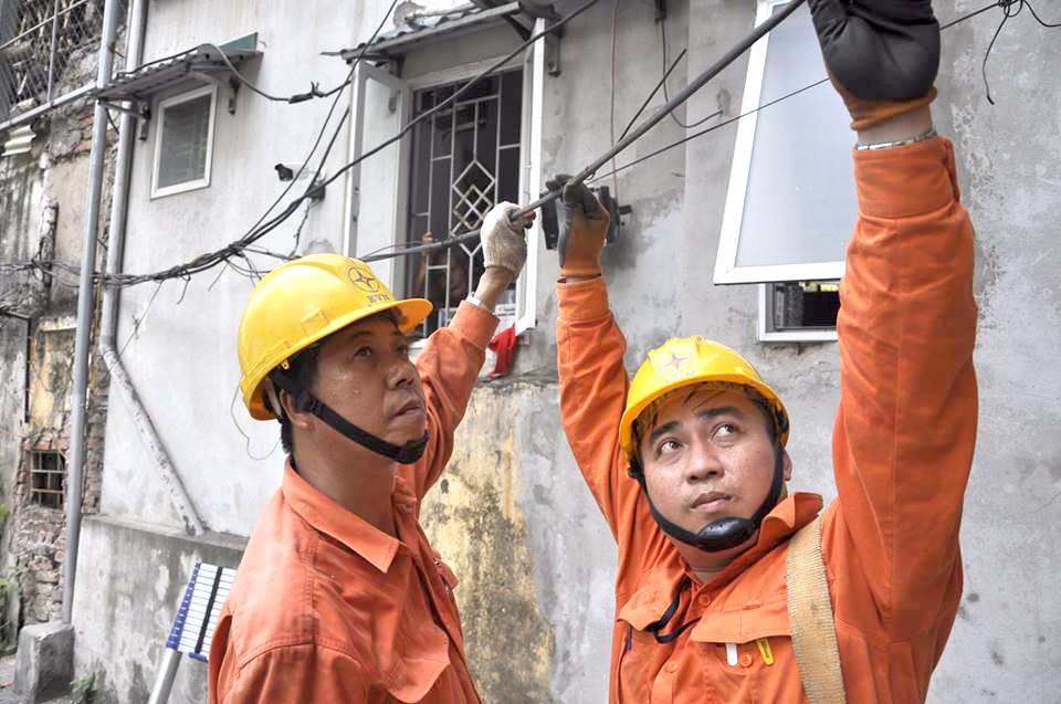 Căng thẳng trong việc cung cấp điện được đại diện EVN cho biết sẽ còn tiếp diễn trong ít nhất 3 - 5 năm tới.