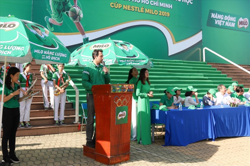 Ông Ali Abbas, Giám đốc Kinh doanh ngành hàng thức uống dinh dưỡng và sữa công ty Nestlé Việt Nam, phát biểu tại lễ khai mạc. Ông Ali Abbas, Giám đốc Kinh doanh ngành hàng thức uống dinh dưỡng và sữa công ty Nestlé Việt Nam, phát biểu tại lễ khai mạc.