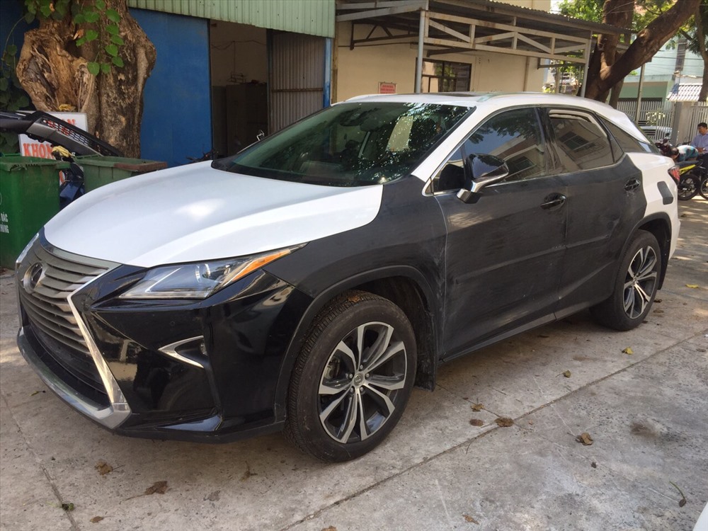 Chiếc ôtô Lexus RX350 bị mất trộm. ảnh: Công an