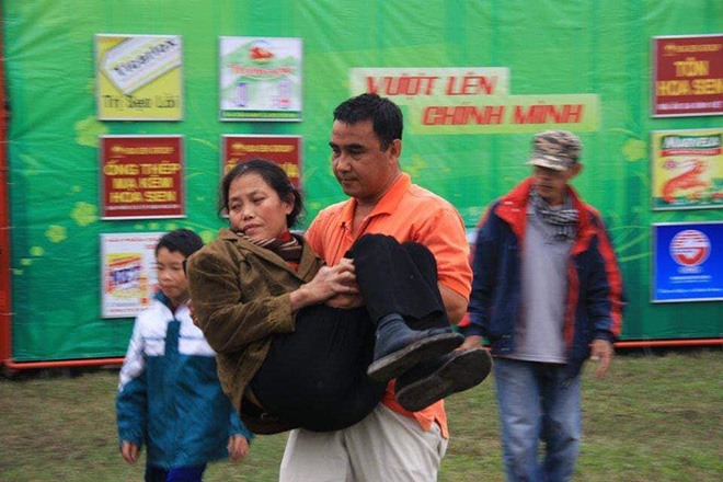 Quyền Linh làm MC chương trình “Vượt lên chính mình“.