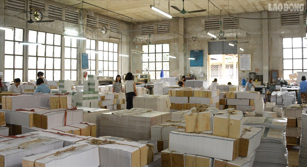 Hàng triệu cuốn sách đang được gấp rút hoàn thiện để cung ứng ra thị trường.