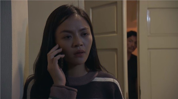 Ông Sơn đã nghe được cuộc trò chuyện của con gái.