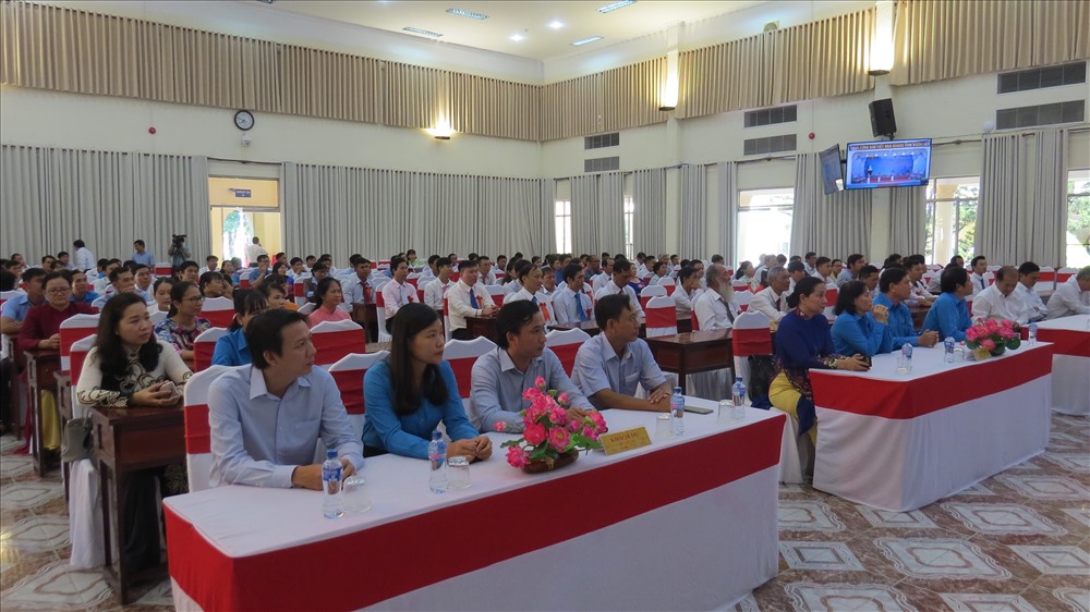 Quanh cảnh tại buổi lễ hội nghị biểu dương CNLĐ có thành tích xuất sắc.