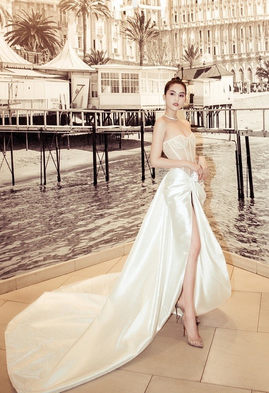 Chiếc váy mới của Ngọc Trinh.