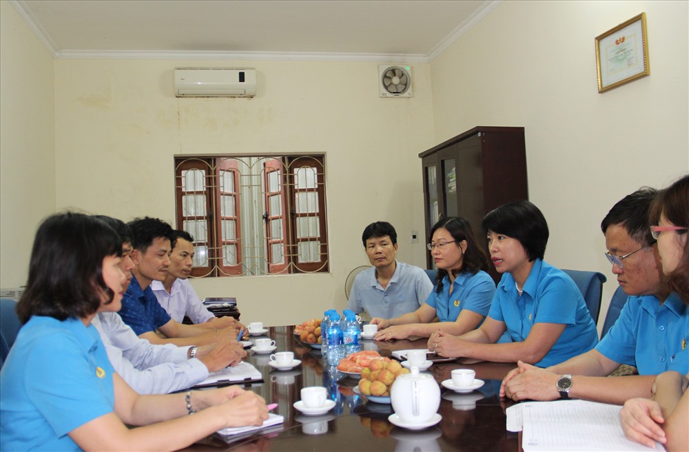 Đoàn công tác của CĐXDVN trao đổi, làm việc với lãnh đạo chuyên môn, Công đoàn Công ty